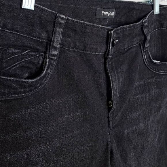 White House Black Market Women's Blanc Slim Leg Jeans Black Denim size 4 Regular - Picture 2 of 6